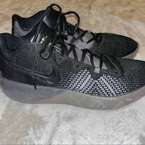 Nike Kyrie Flytrap Black Shoes, size 11